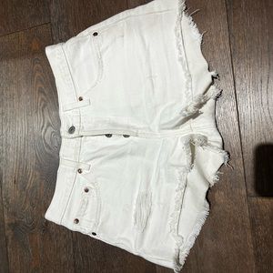Levi’s white mid rise short